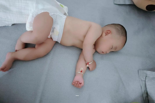 绍兴宝宝先长上牙还是下牙